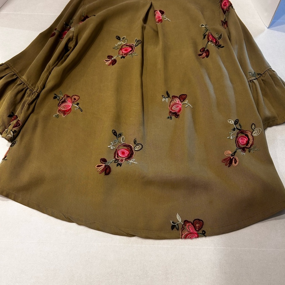 John Mark Olive Green Top Embroidered Flowers Ruffle Bell Sleeve High Low Hem S - Picture 8 of 9